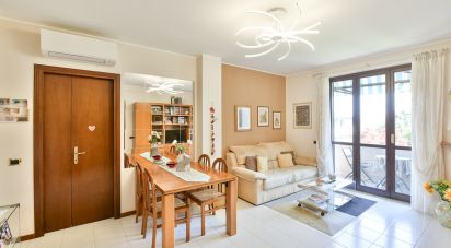 Three-room apartment of 93 m² in Lentate sul Seveso (20823)