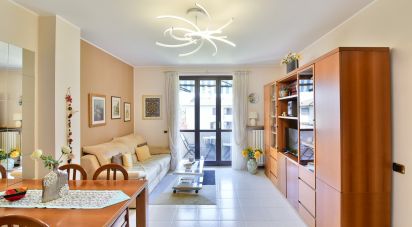 Three-room apartment of 93 m² in Lentate sul Seveso (20823)