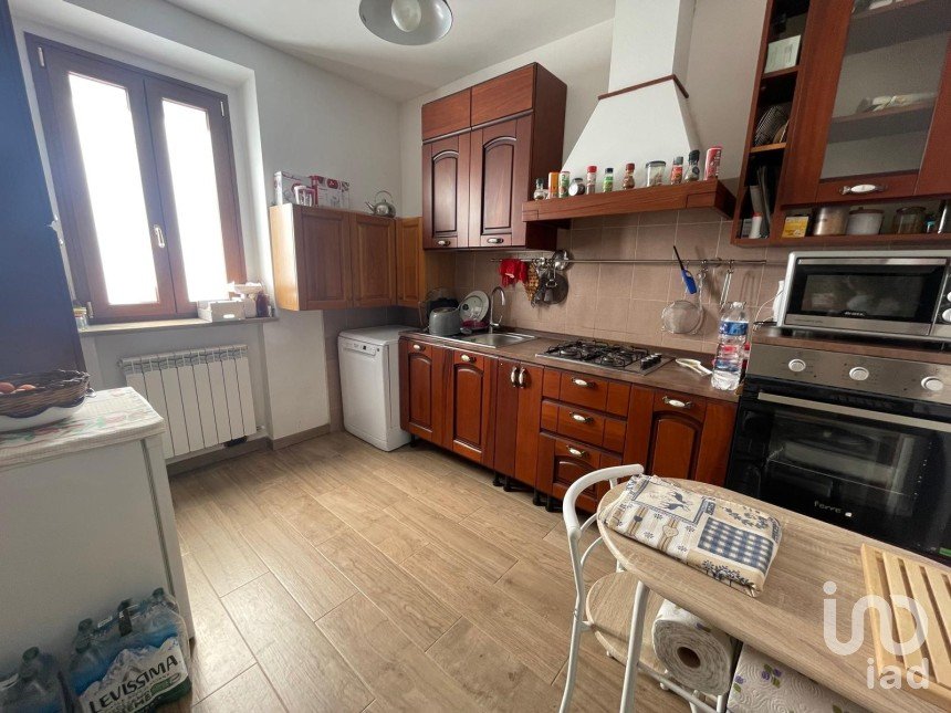 Town house 6 rooms of 100 m² in Pergine Valdarno (52020)