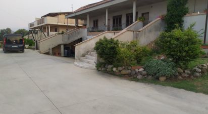 Villa Bifamiliare 14 locali di 177 m² in Nocciano (65010)