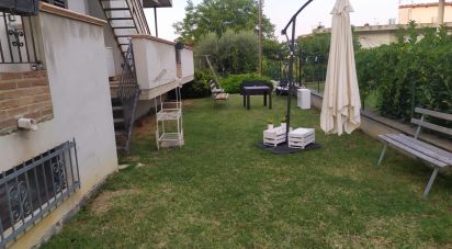 Villa Bifamiliare 14 locali di 177 m² in Nocciano (65010)