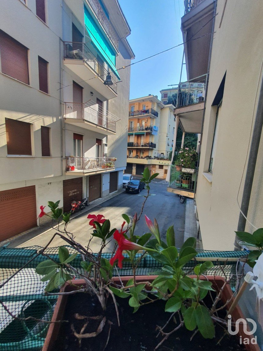 Appartamento 5 locali di 67 m² a Arenzano (16011)