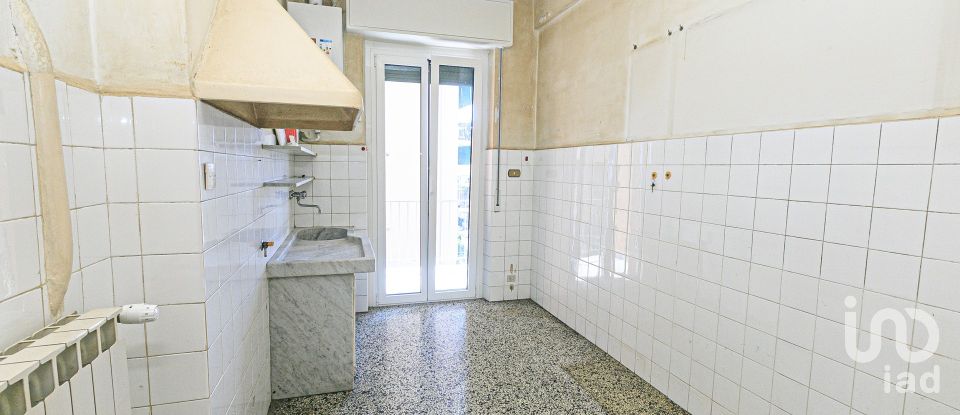 Apartment 5 rooms of 90 m² in Genova (16153)