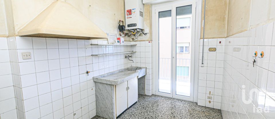 Apartment 5 rooms of 90 m² in Genova (16153)