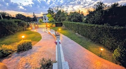 Villa 15 locali di 290 m² in Sulmona (67039)