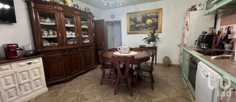 Town house 10 rooms of 180 m² in Arezzo (52100)