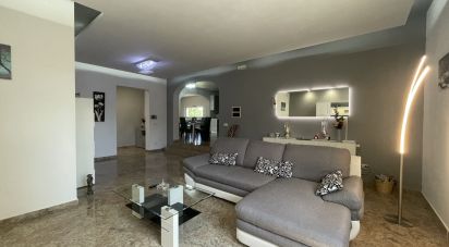 Casale 7 locali di 269 m² in Marciano della Chiana (52047)