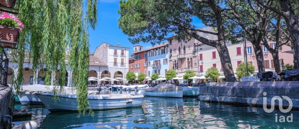 Hotel 5 rooms of 219 m² in Desenzano del Garda (25015)