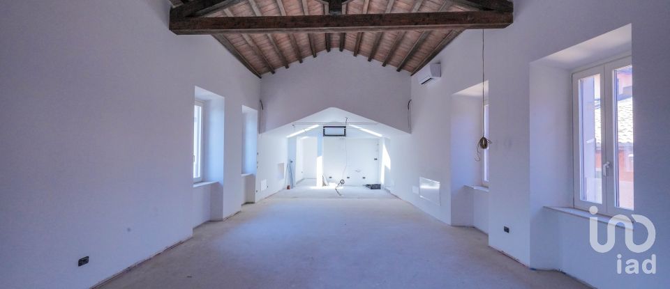 Hotel 5 rooms of 219 m² in Desenzano del Garda (25015)