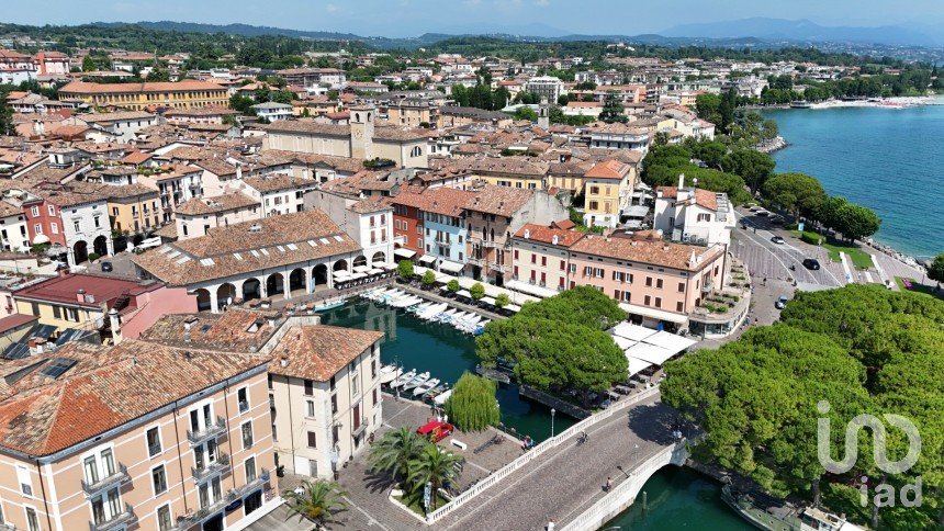 Hotel 6 rooms of 156 m² in Desenzano del Garda (25015)