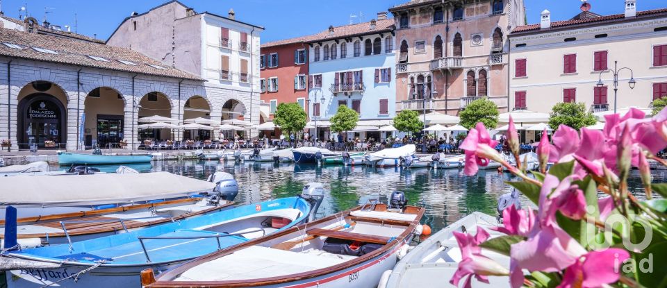 Hotel 6 rooms of 156 m² in Desenzano del Garda (25015)