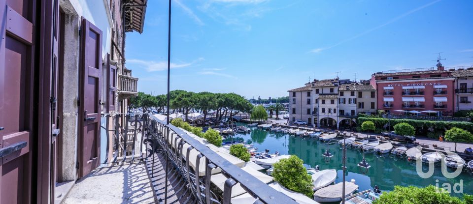 Hotel 6 rooms of 156 m² in Desenzano del Garda (25015)