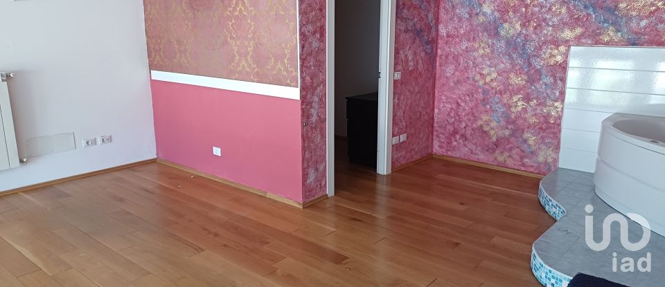 Attico / Mansarda / Loft 2 locali di 68 m² a Genova (16161)