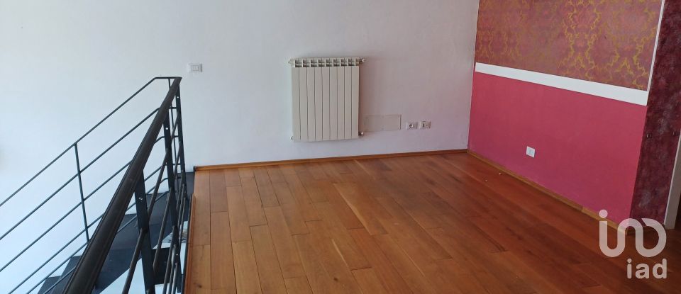 Attico / Mansarda / Loft 2 locali di 68 m² a Genova (16161)