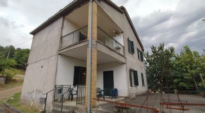 Town house 7 rooms of 232 m² in Alatri (03010)