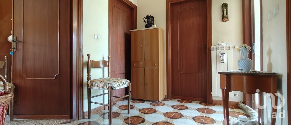 Town house 7 rooms of 232 m² in Alatri (03010)