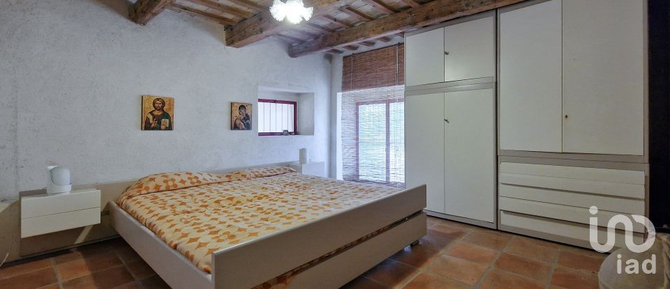 Rustico 0 locali di 420 m² in Monte San Pietrangeli (63816)