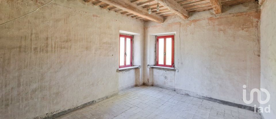 Rustico 0 locali di 420 m² in Monte San Pietrangeli (63816)