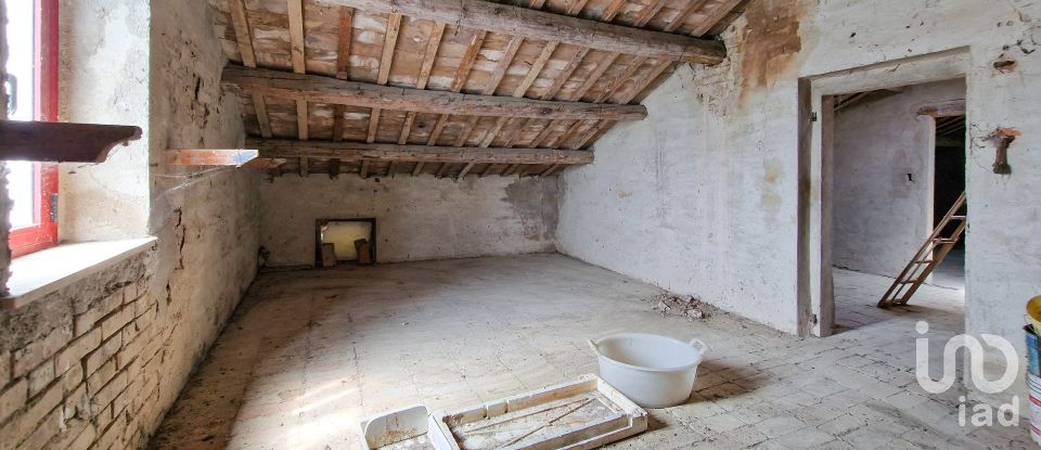 Rustico 0 locali di 420 m² in Monte San Pietrangeli (63816)