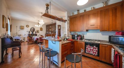 Traditional house 20 rooms of 250 m² in Langhirano (43013)