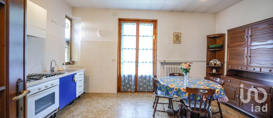 Traditional house 20 rooms of 250 m² in Langhirano (43013)