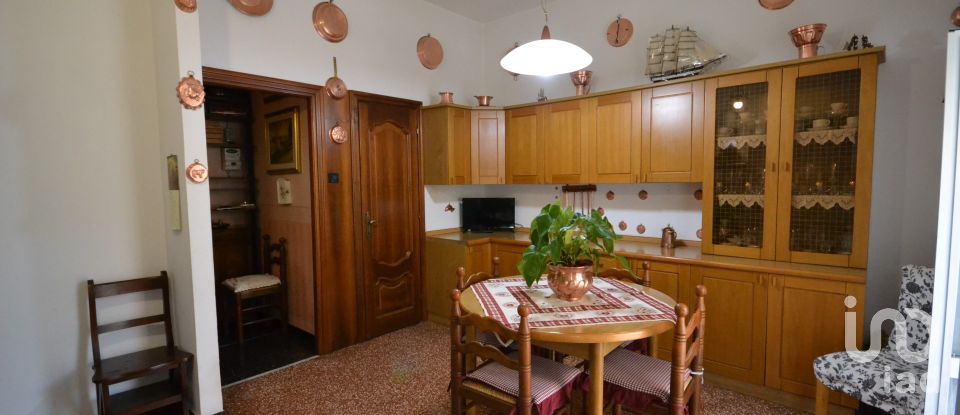 Four-room apartment of 79 m² in Genova (16133)