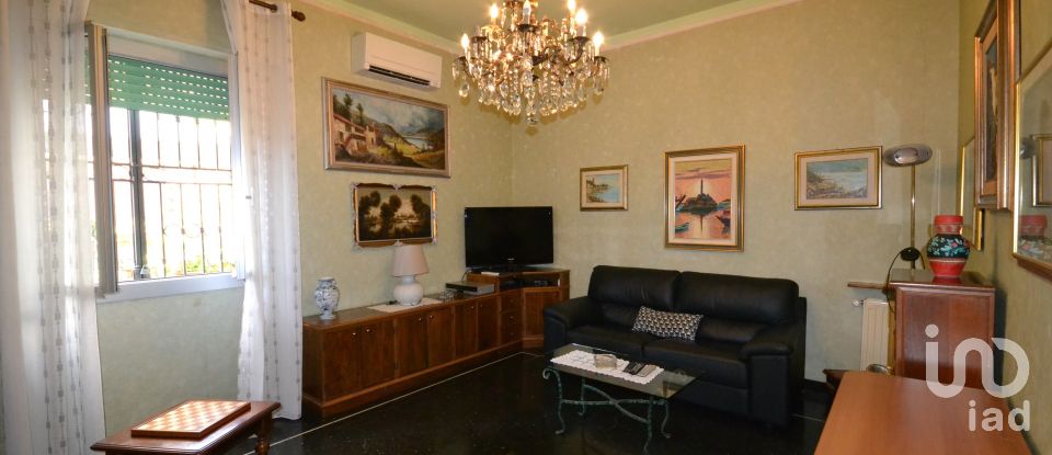 Four-room apartment of 79 m² in Genova (16133)