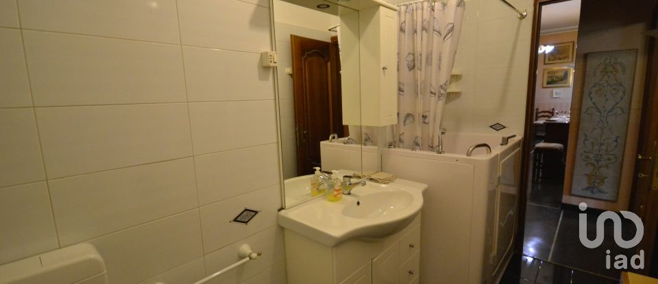 Four-room apartment of 79 m² in Genova (16133)