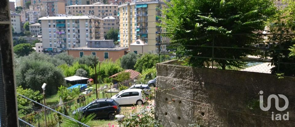 Four-room apartment of 79 m² in Genova (16133)