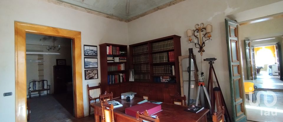 Ufficio 12 locali di 360 m² a Loreto (60025)