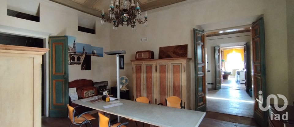 Ufficio 12 locali di 360 m² a Loreto (60025)