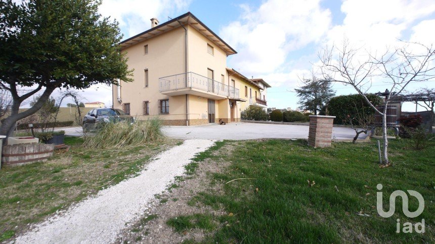 Appartamento 10 locali di 233 m² a Filottrano (60024)