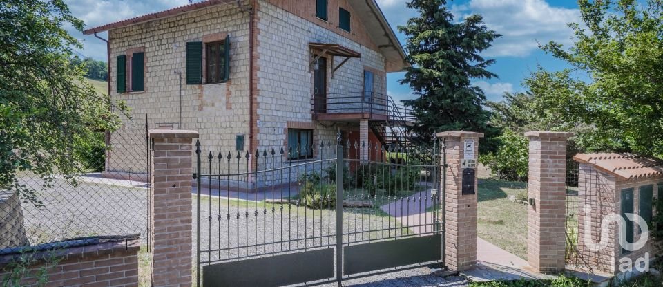 Casa indipendente 6 locali di 191 m² in San Leo (47865)