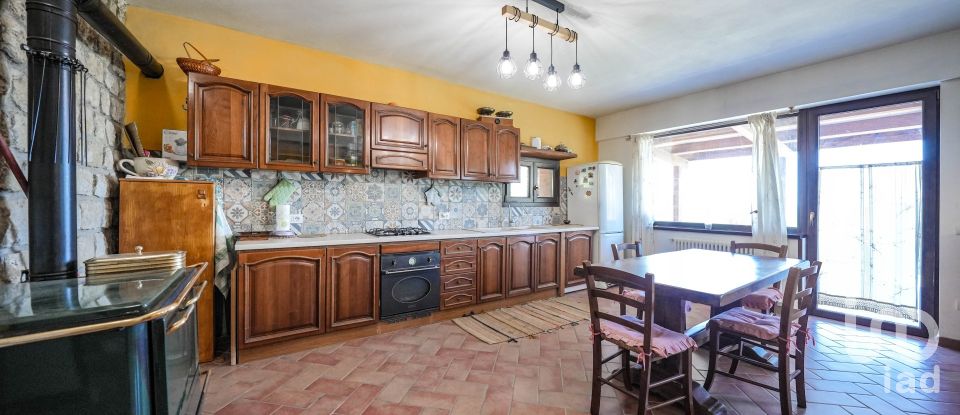 Casa indipendente 6 locali di 191 m² in San Leo (47865)