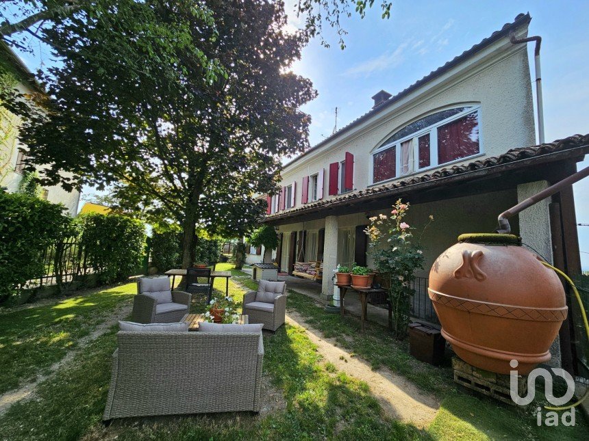 Barn conversion 8 rooms of 250 m² in Viarigi (14030)