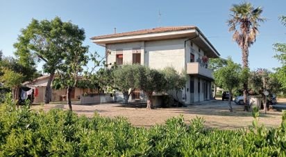 Farm 10 rooms of 630 m² in Fano (61032)