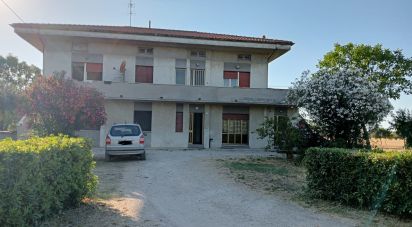 Villa 10 locali di 630 m² in Fano (61032)