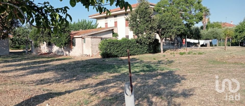 Farm 10 rooms of 630 m² in Fano (61032)