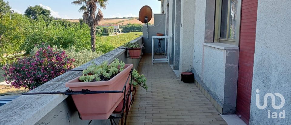 Farm 10 rooms of 630 m² in Fano (61032)