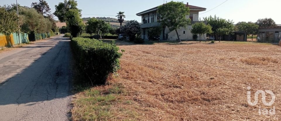 Farm 10 rooms of 630 m² in Fano (61032)