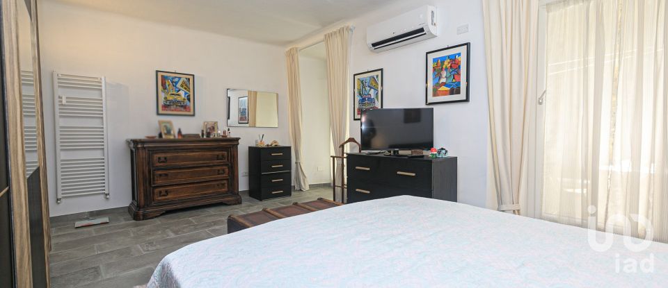 Apartment 5 rooms of 105 m² in Genova (16124)