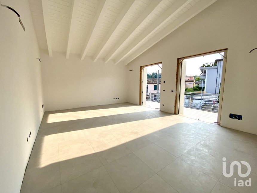 Attico / Mansarda / Loft 4 locali di 130 m² a Volta Mantovana (46049)