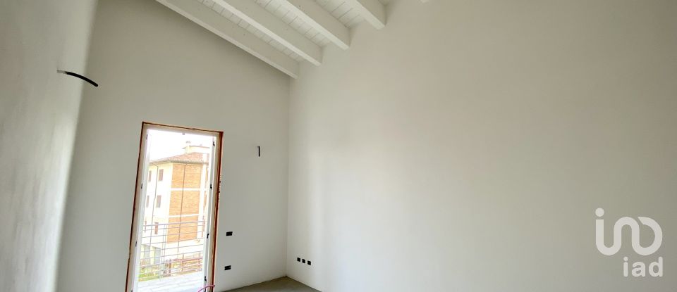 Attico / Mansarda / Loft 4 locali di 130 m² a Volta Mantovana (46049)