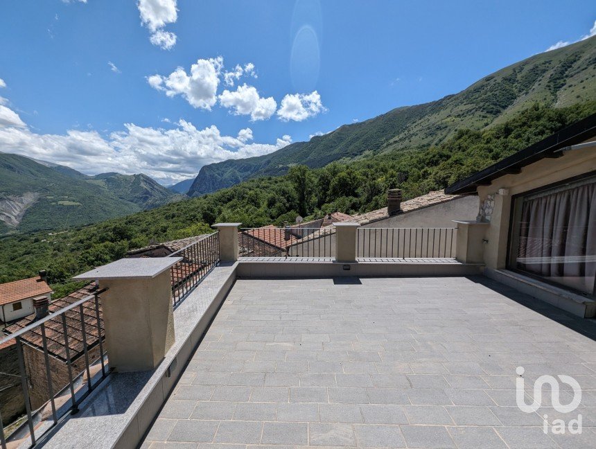 Barn conversion 17 rooms of 300 m² in Cocullo (67030)