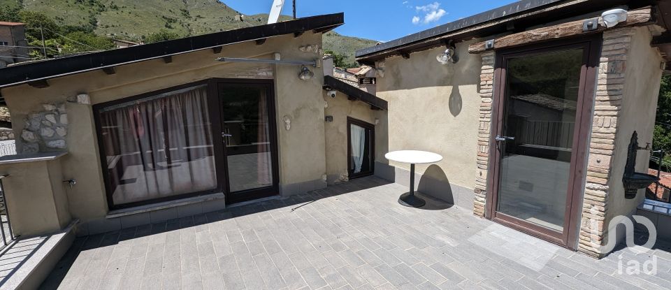 Barn conversion 17 rooms of 300 m² in Cocullo (67030)