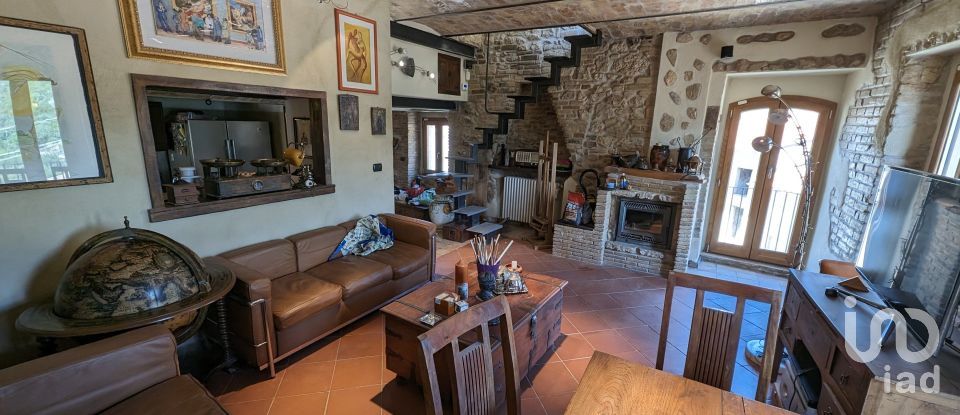 Barn conversion 17 rooms of 300 m² in Cocullo (67030)