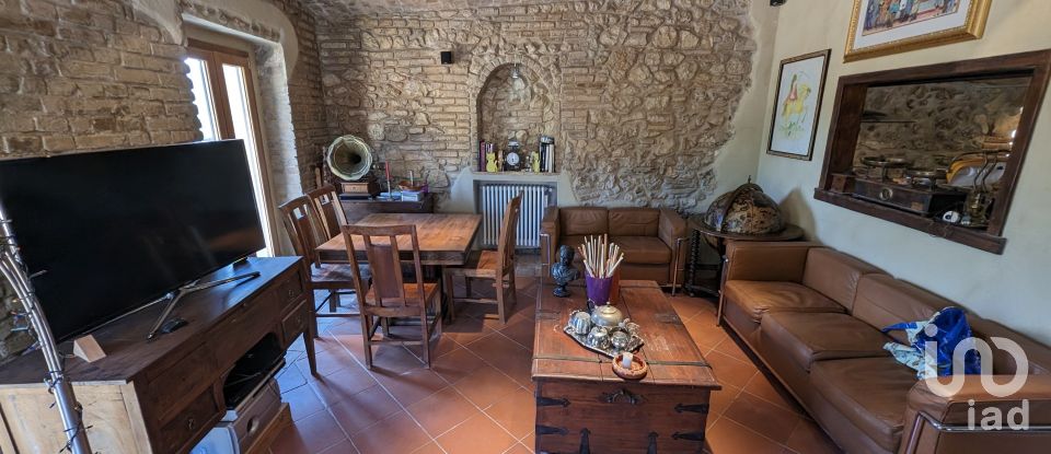 Barn conversion 17 rooms of 300 m² in Cocullo (67030)