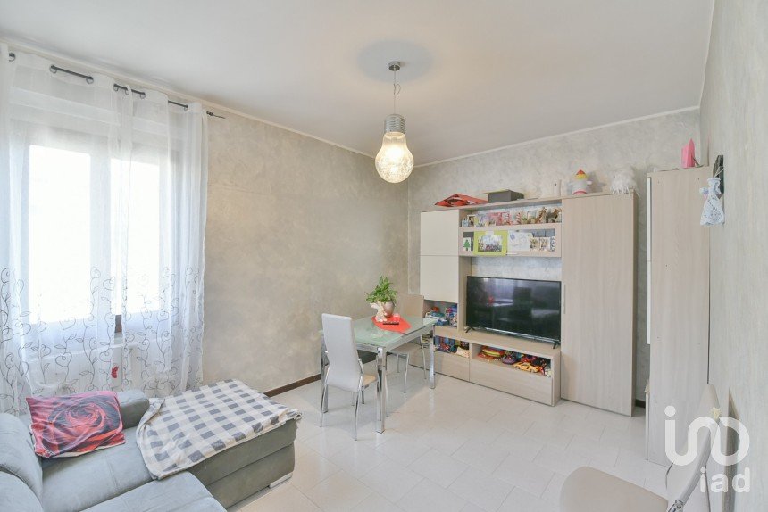 Three-room apartment of 63 m² in Carugo (22060)