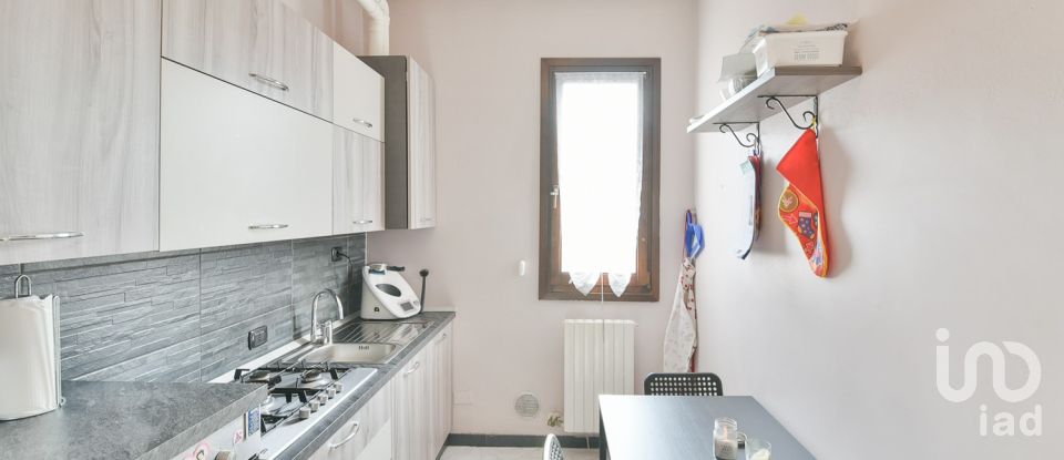 Three-room apartment of 63 m² in Carugo (22060)