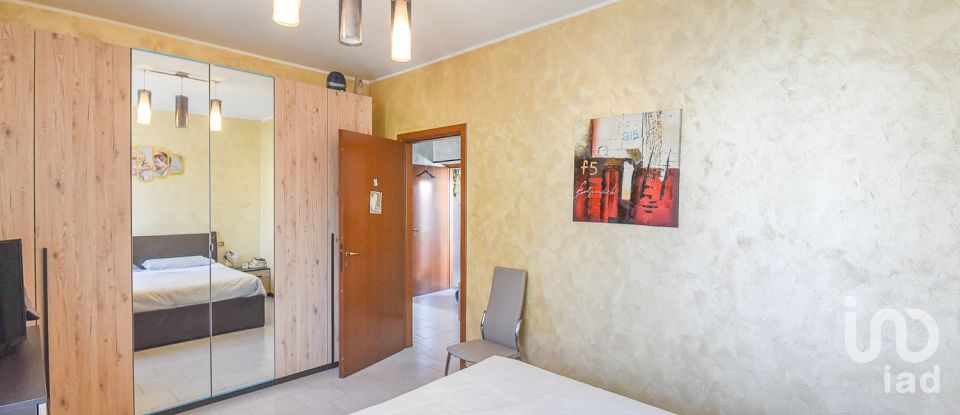 Three-room apartment of 63 m² in Carugo (22060)